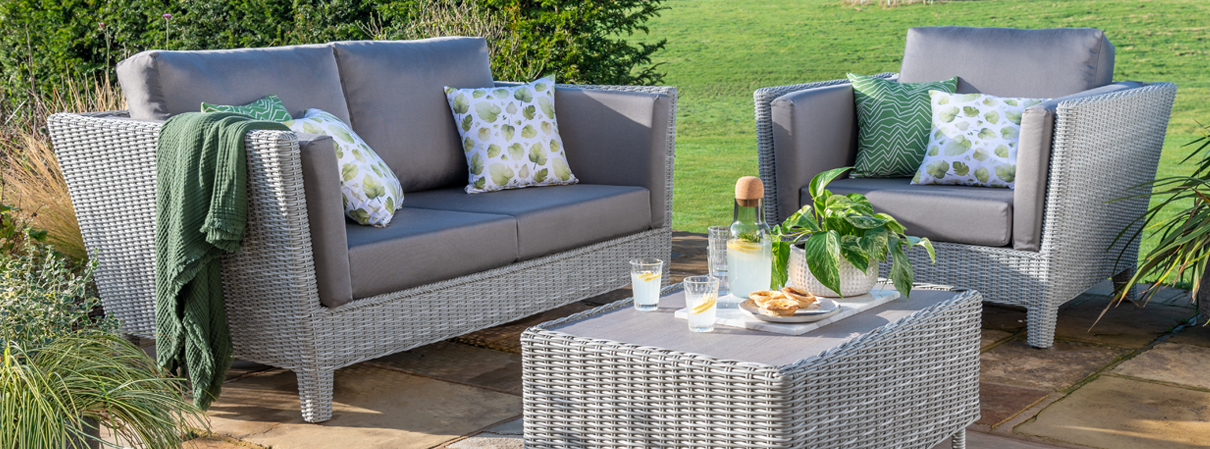 Byron Outdoor Suite by Daro
